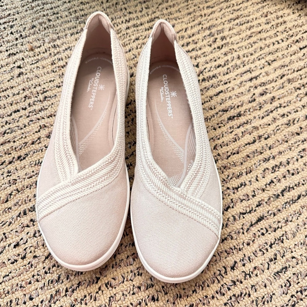 Clarks Cloudsteppers Step Glow Slip On Sneakers Beige Textile Flats Womens 7 M